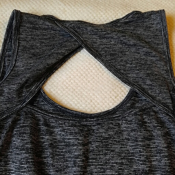 Old Navy Maternity Work Out Top - Picture 5 of 5